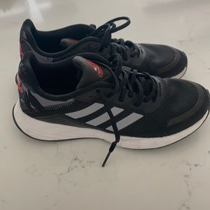 Adidas boys 6Y athletic shoe